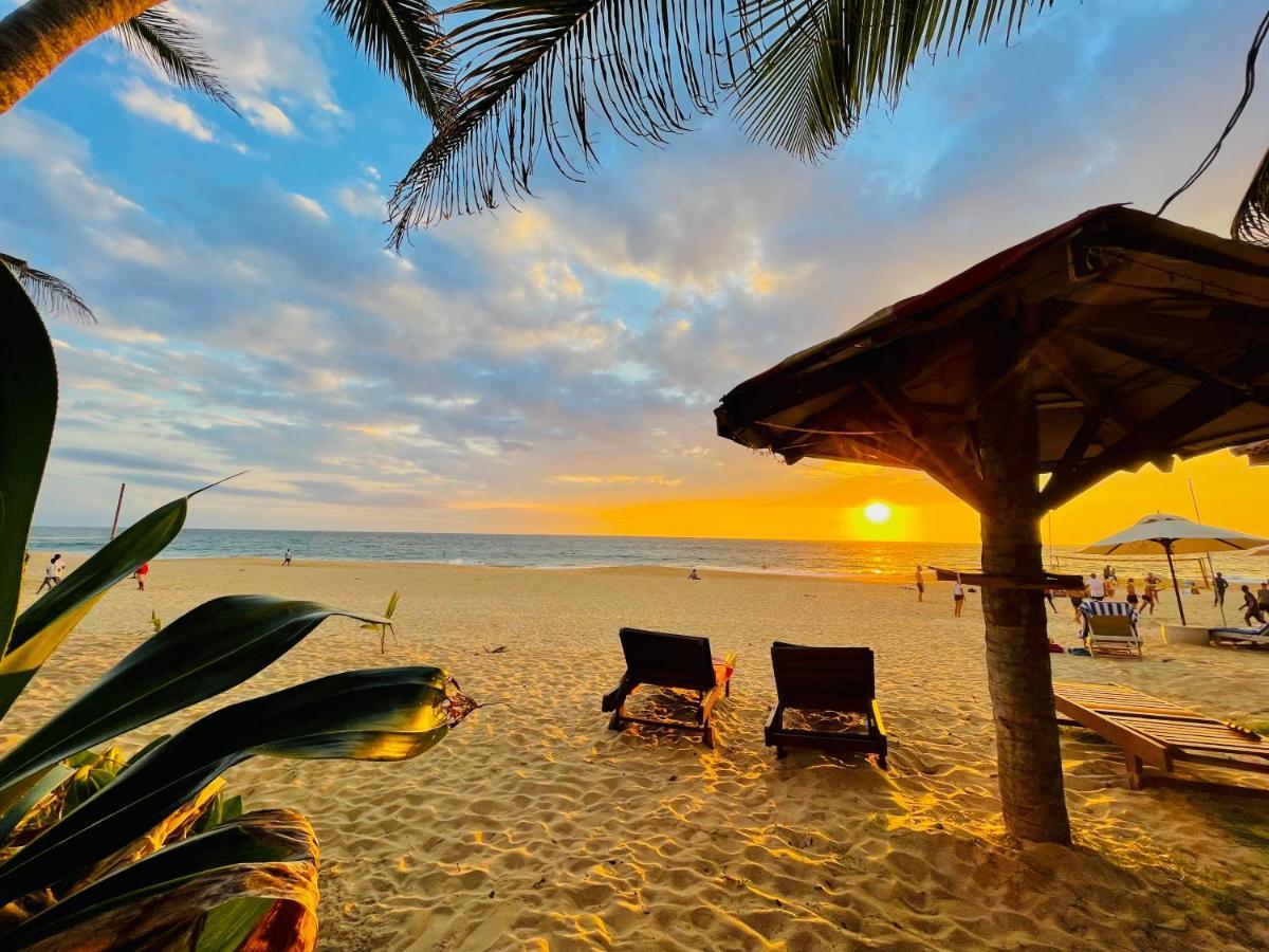 Moon Beach Villa Hikkaduwa Exterior foto