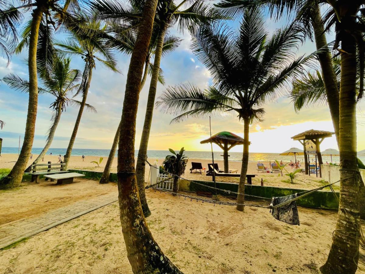 Moon Beach Villa Hikkaduwa Exterior foto