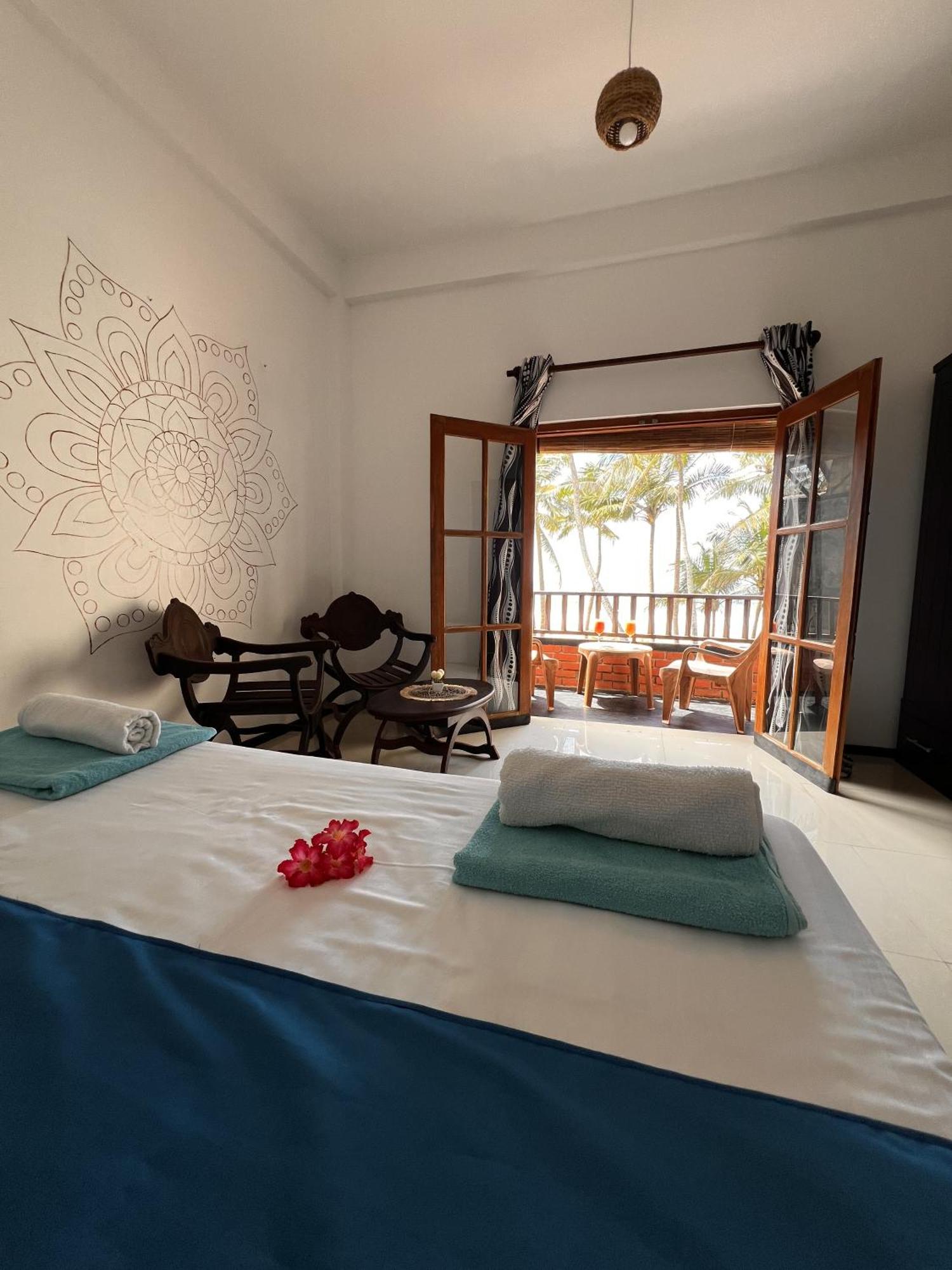 Moon Beach Villa Hikkaduwa Exterior foto
