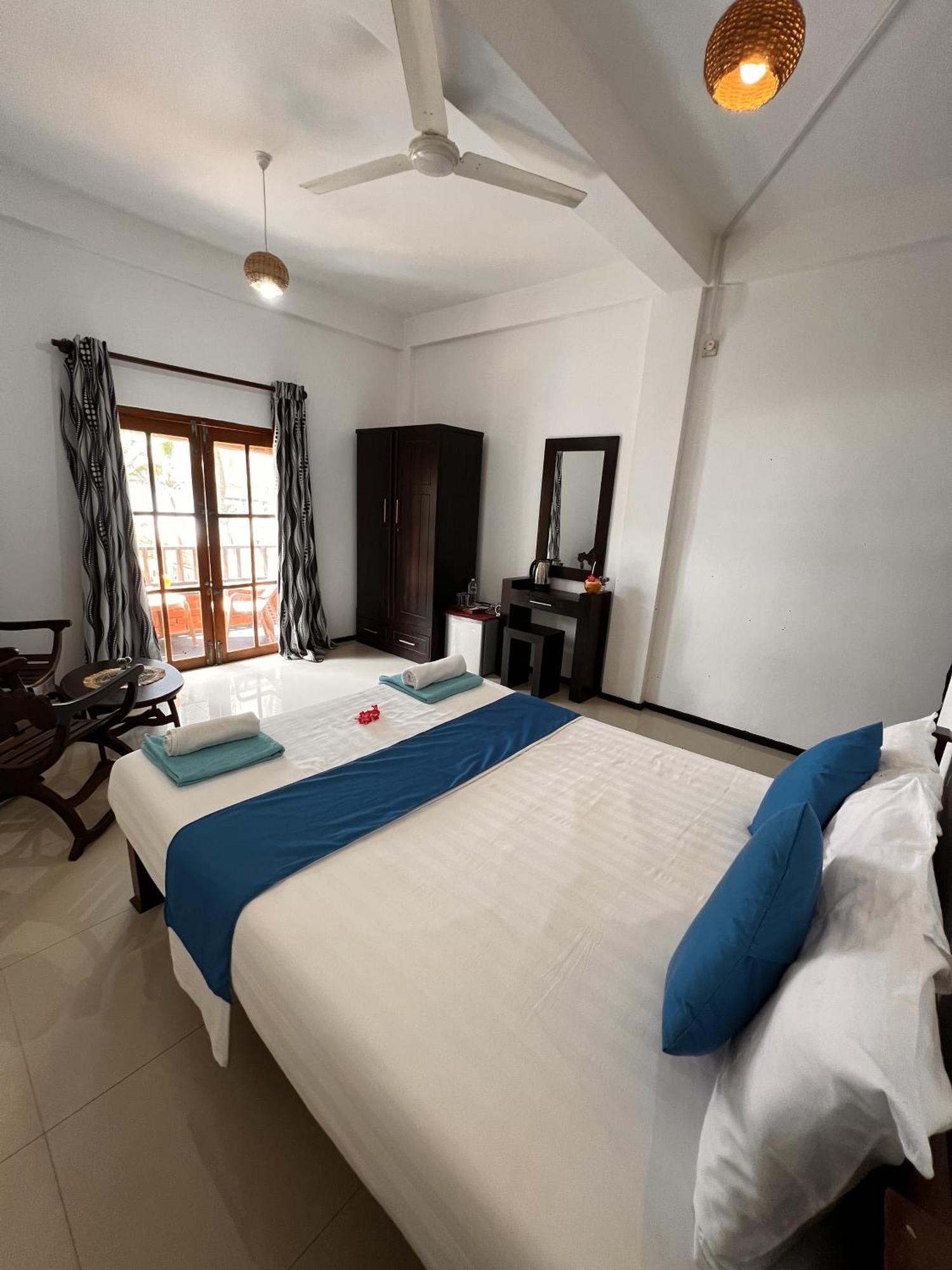 Moon Beach Villa Hikkaduwa Exterior foto