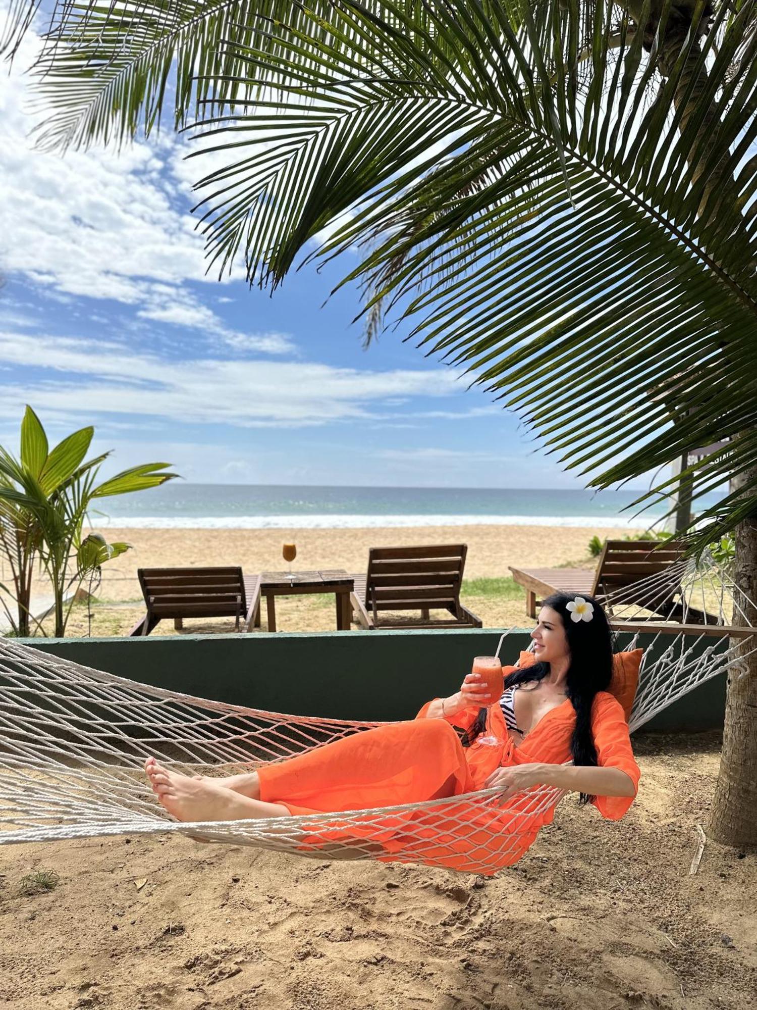 Moon Beach Villa Hikkaduwa Exterior foto