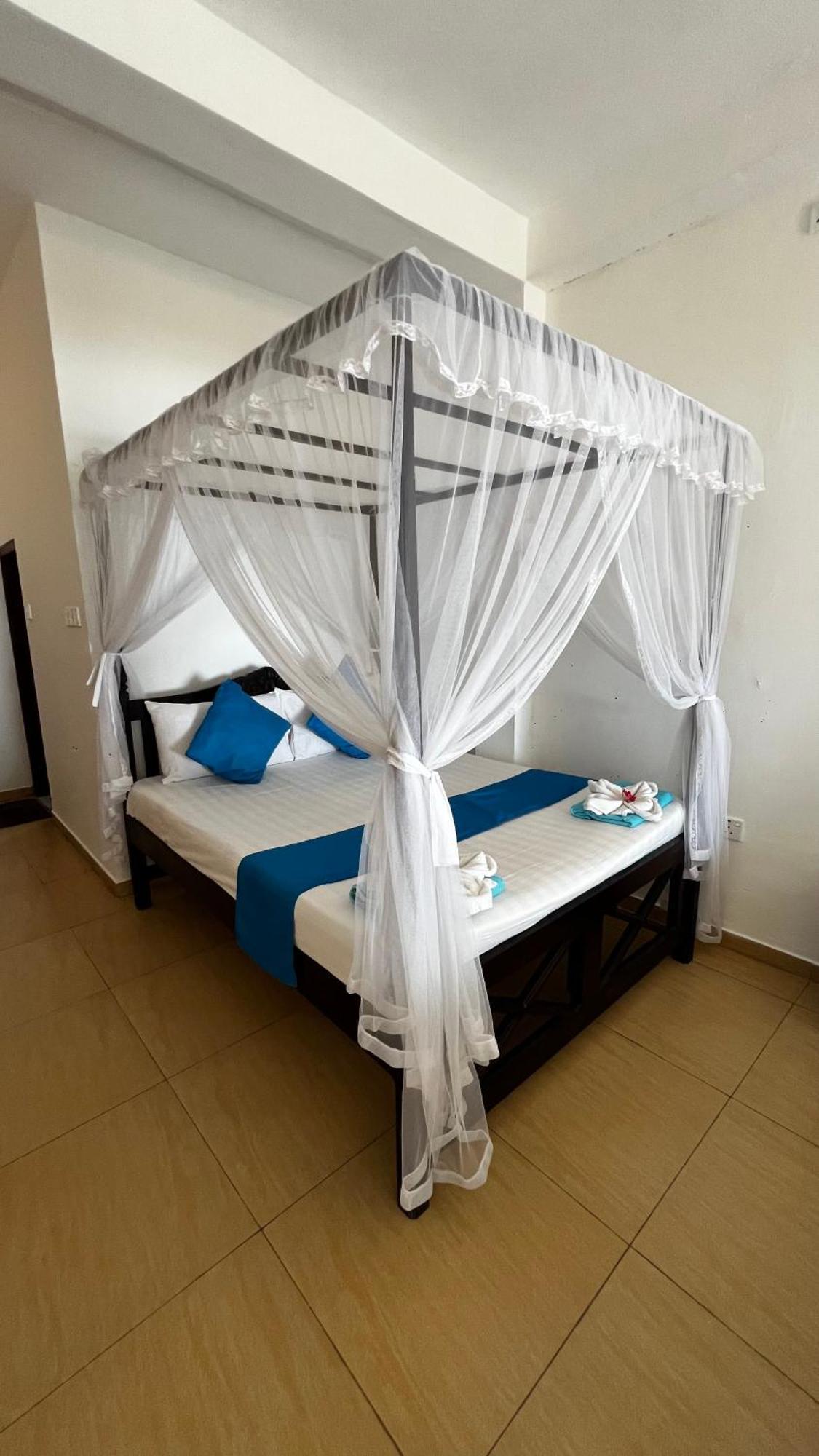 Moon Beach Villa Hikkaduwa Exterior foto