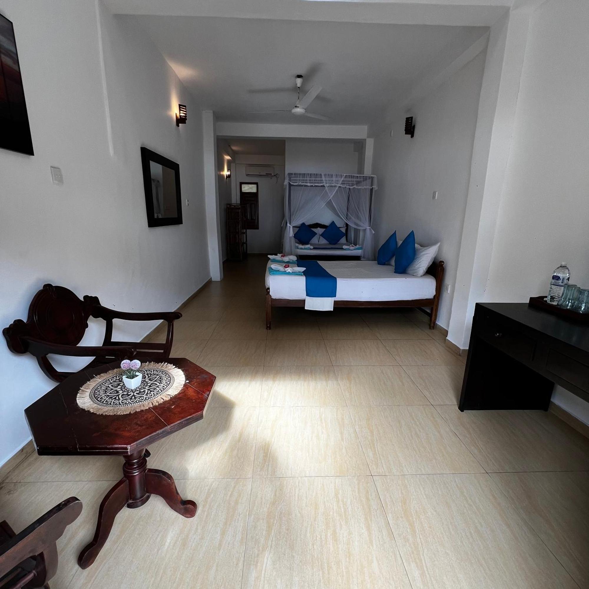 Moon Beach Villa Hikkaduwa Exterior foto