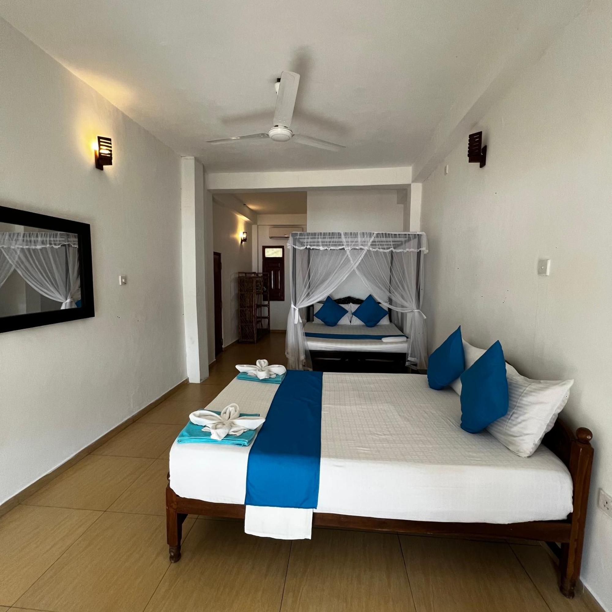 Moon Beach Villa Hikkaduwa Exterior foto