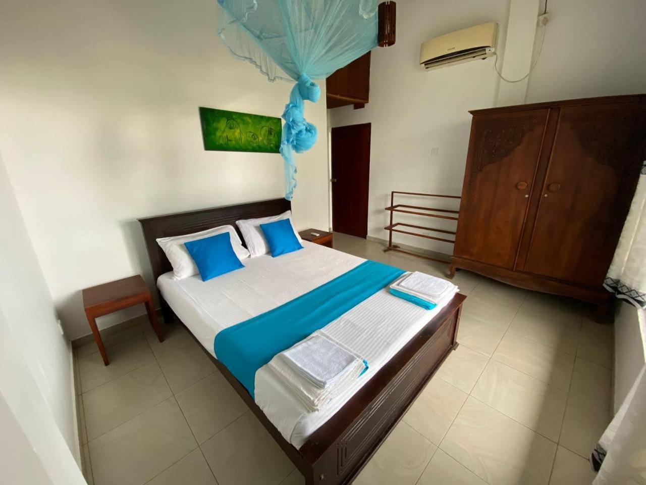 Moon Beach Villa Hikkaduwa Exterior foto