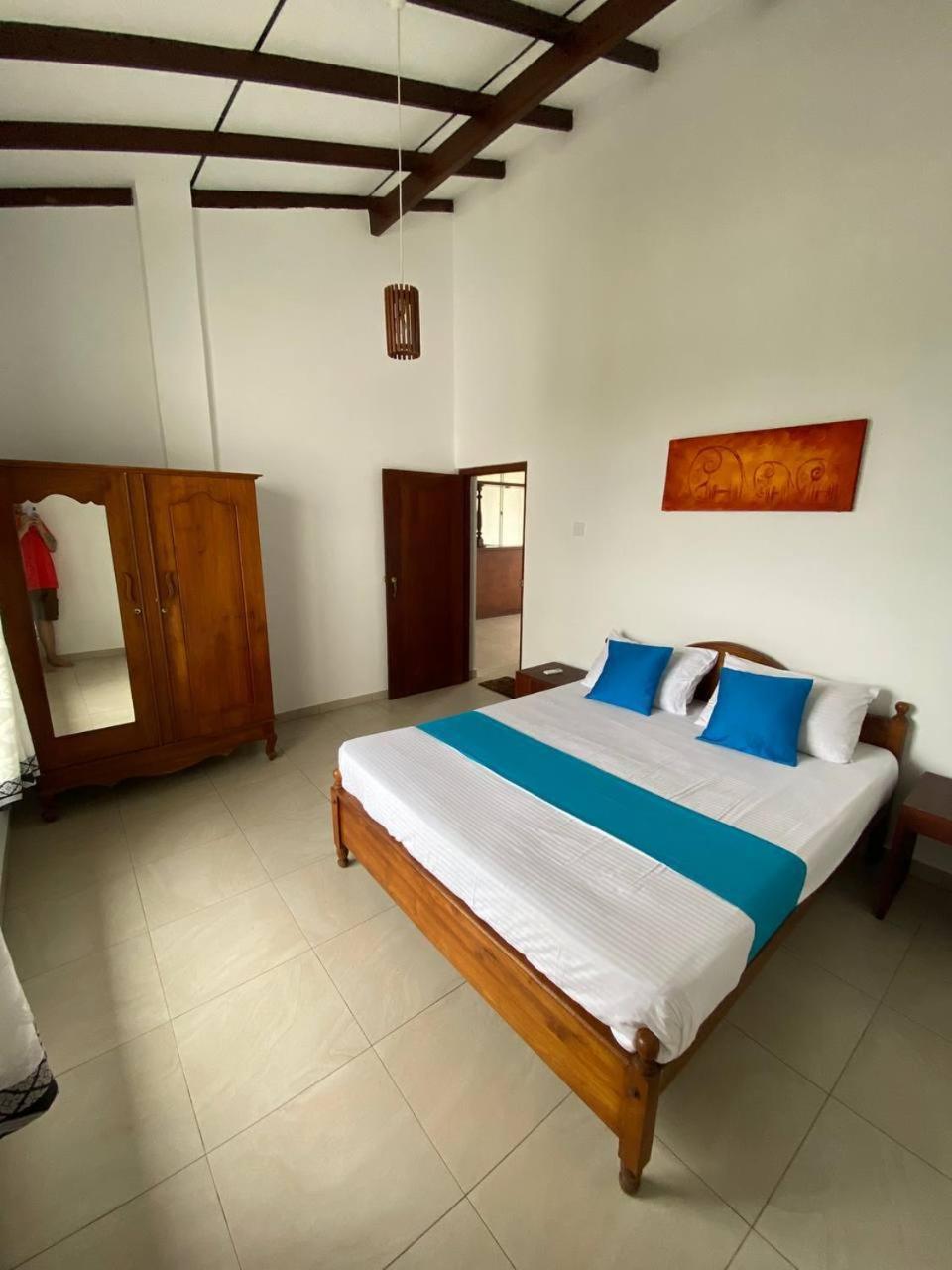Moon Beach Villa Hikkaduwa Exterior foto